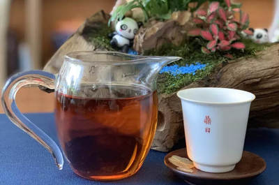 最美茶人系列故事|存一片茶,与它一起慢慢变老…